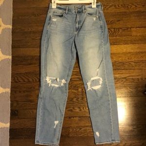 American Eagle Light Wash Ripped Jeans Size 4